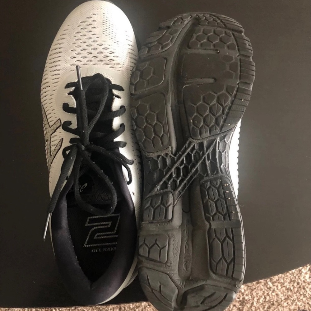 ASICS Running Shoes - Picture 4 of 5